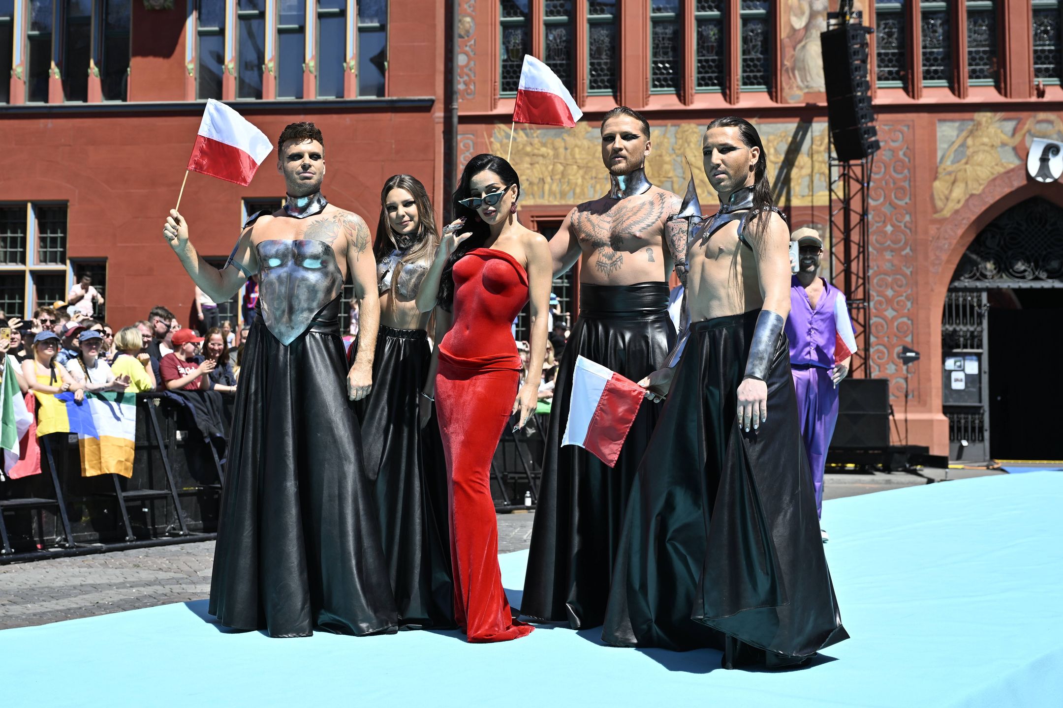 Justyna Steczkowska z tancerzami