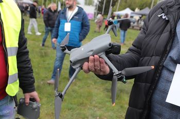 Woj. łódzkie: Klasy wojskowe będą się szkolić w obsłudze dronów. Do programu pilotażowego MON wyznaczono jedną szkołę w województwie