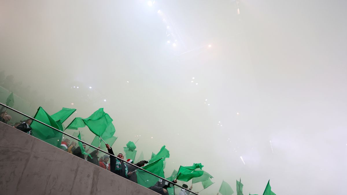 PAP / Leszek Szymański / Na zdjęciu: kibice Legii Warszawa