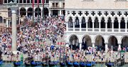 Tłumy w europejskim mieście. "Ostatnia niedziela" przed wielką zmianą