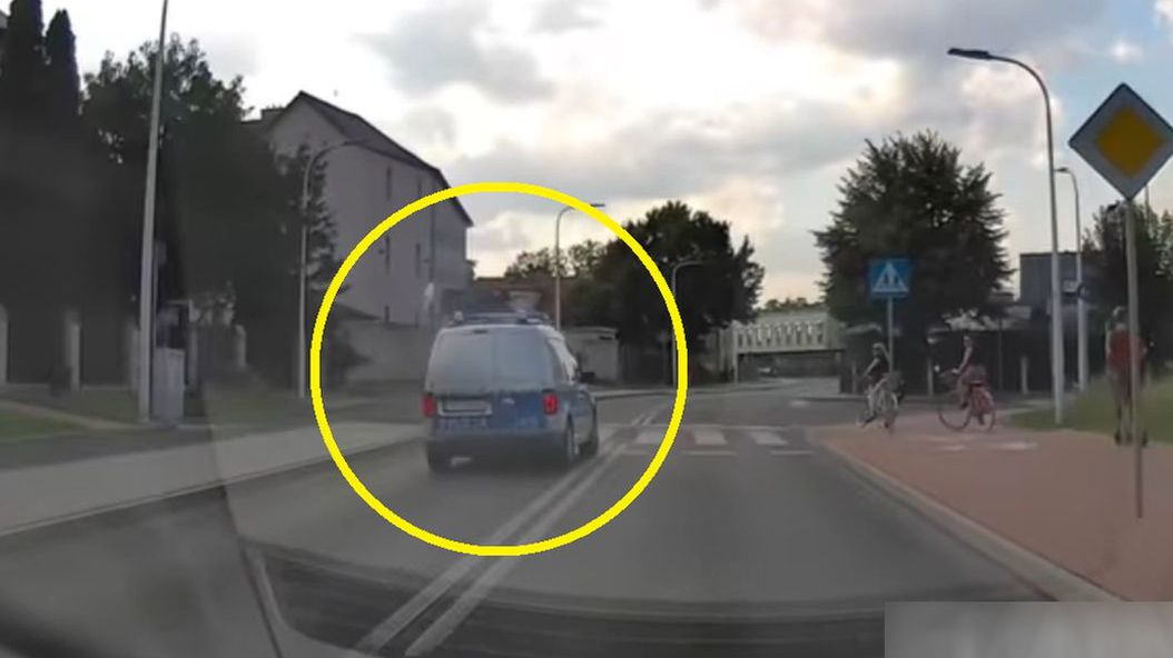 Wyprzedzanie radiowozu