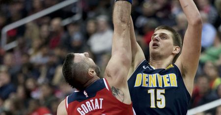 Jest gwiazdą NBA, a płakał przed bankomatem