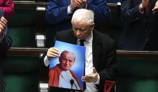 Jan Paweł II jako polityczne złoto PiS. "Pomieszanie religii z polityką"
