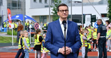 Dzień Dziecka. Premier Mateusz Morawiecki w ogniu pytań