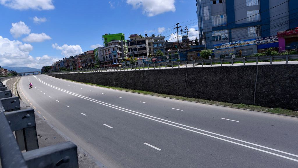 Zdjęcie okładkowe artykułu: Getty Images /  Narayan Maharjan/NurPhoto / Na zdjęciu: puste ulice w Nepalu