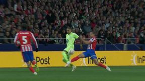 Ostry atak na gwiazdę Barcelony. Sędzia udał się do VAR. I nagle taka decyzja