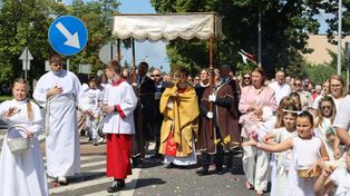 Boże Ciało w parafii św. Floriana w Pleszewie. Wierni z kościoła udali się w procesji do czterech ołtarzy