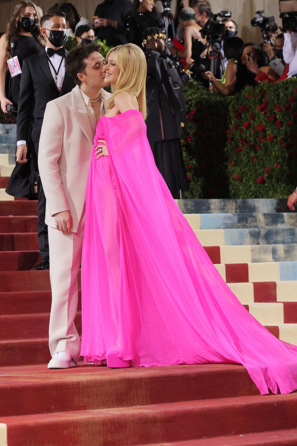 Gala MET 2022. Brooklyn Beckham i Nicola Peltz debiutują na salonach jako małżeństwo