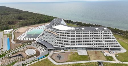 "Fala krytyki". Niemcy piszą o hotelu Gołębiewski w Pobierowie