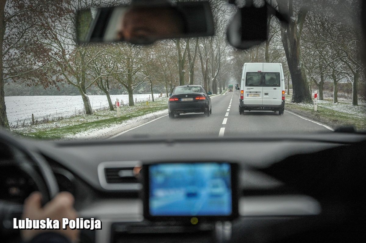 Kierowcy płacą więcej, piesi nie widzą różnicy. Rząd wciąż robi za mało