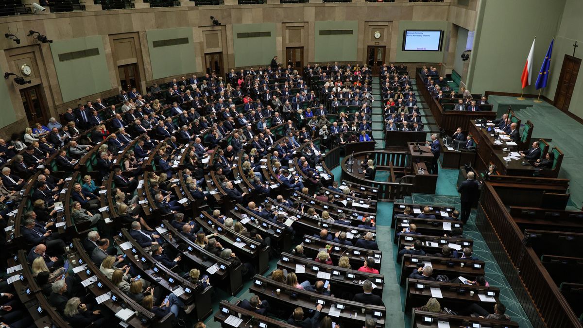 Warszawa, 04.12.2025. Posłowie na sali obrad Sejmu, 4 bm. w Warszawie. Sejm kontynuuje posiedzenie. (ad) PAP/Paweł Supernak