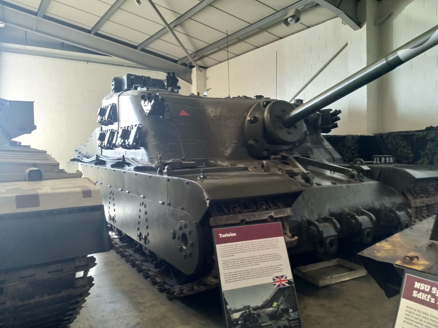 Brytyjski prototyp superciężkiego czołgu szturmowego "Tortoise".