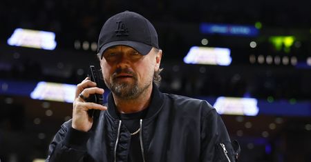 Laserem oślepili paparazzich. Aktor czmychnął w maseczce