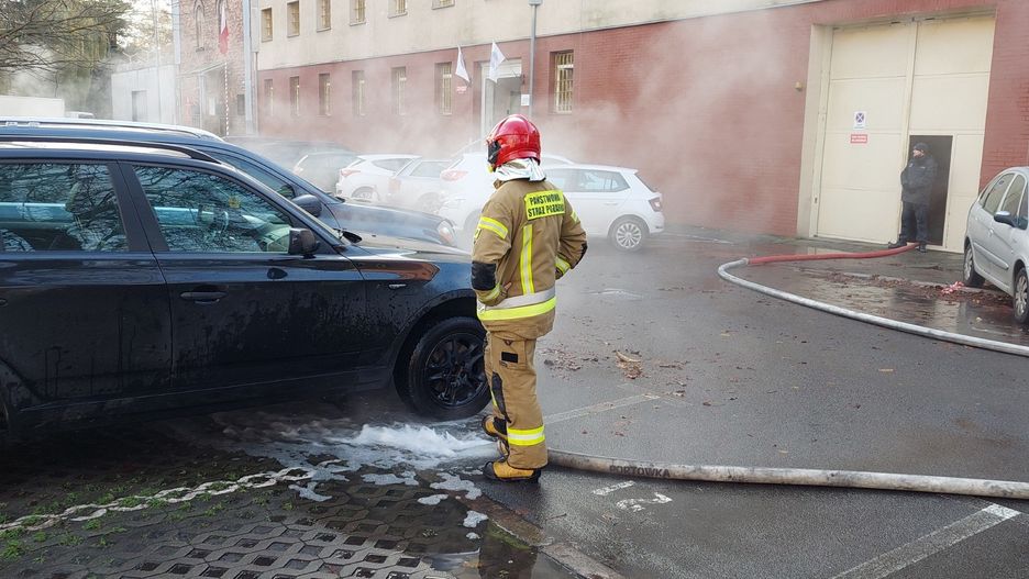 Trwa akcja wypompowywania wody z piwnic budynku prokuratury