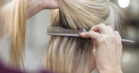 Zapomnij o nudnym blondzie. "Mushroom blonde" to hit tego sezonu