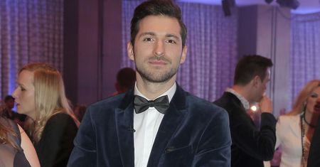 Kiedy Rafał Maślak pokazał brata i ojca, został oskarżony o to, że promuje rodzinę. Mister Polski odpowiedział na zarzuty
