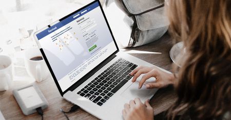 Udostępniłeś dziś zdjęcie na Facebooku? Portal dziękuje za ogrom danych