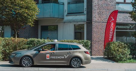 "Blokujemy dziesiątki taksówkarzy tygodniowo". Tak walczą o klientów
