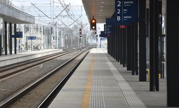 Pasażerów kolei przybywa, ale ruch towarowy zalicza spadki