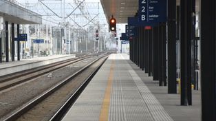 Pasażerów kolei przybywa, ale ruch towarowy zalicza spadki