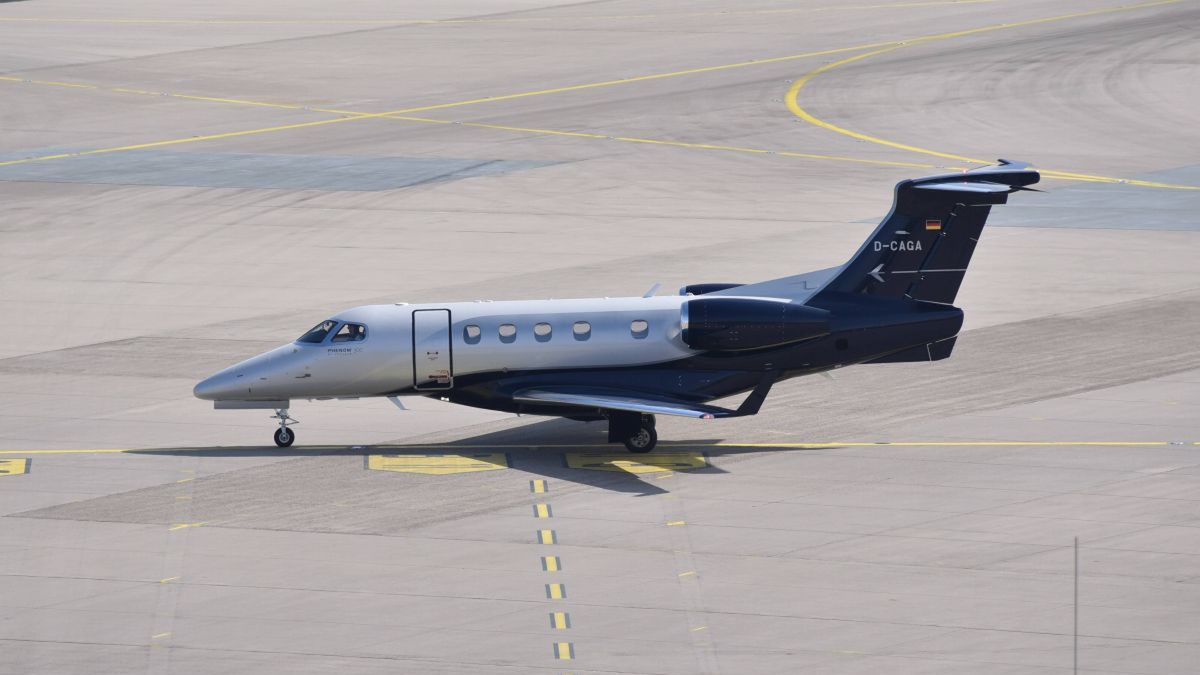 Embraer Phenom 300 na jednym z niemieckich lotnisk