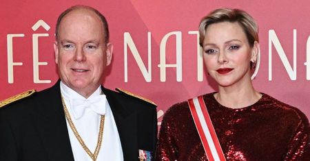 Posępna księżna Charlene w ZJAWISKOWEJ sukni sili się na uśmiech u boku księcia Alberta (ZDJĘCIA)