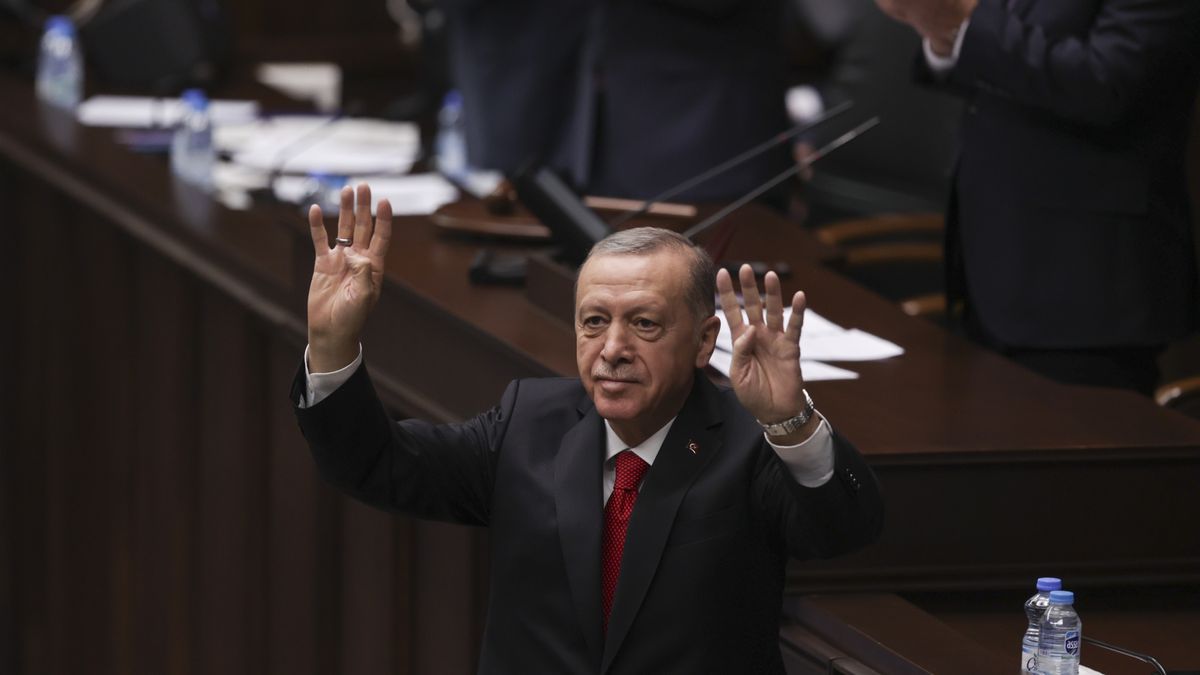 ANKARA, TURKIYE - NOVEMBER 02: Turkish President and leader of the Justice and Development (AK) Party, Recep Tayyip Erdogan greets MPs during his party's group meeting at the Turkish Grand National Assembly (TGNA) in Ankara, Turkiye on November 02, 2022. (Photo by Esra Hacioglu Karakaya/Anadolu Agency via Getty Images)