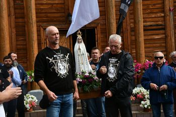 Kielce: Męski Różaniec. Po mszy świętej uczestnicy przeszli do parafii