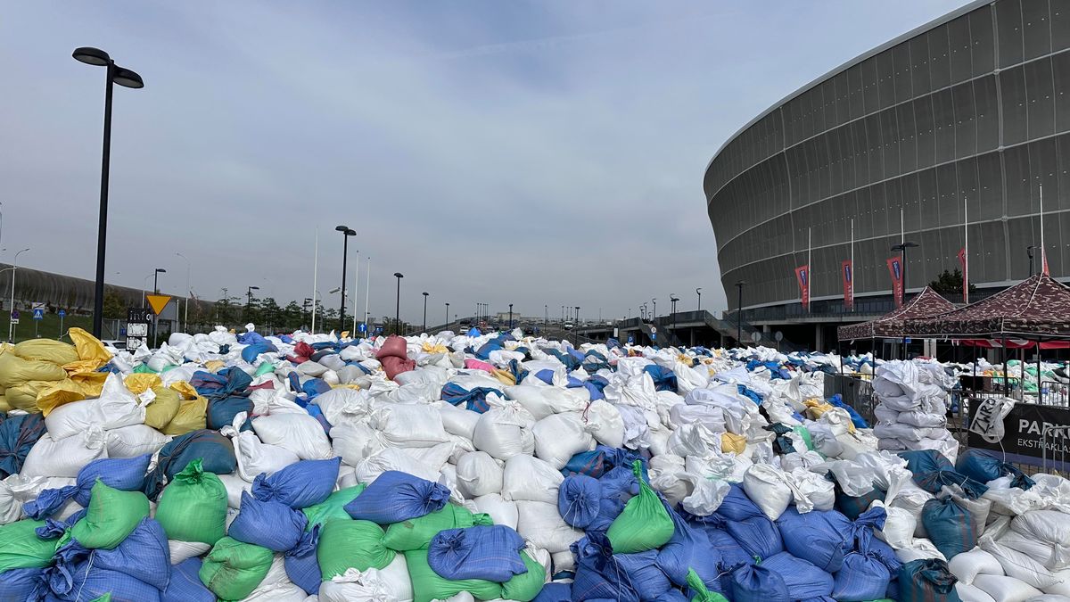 Zdjęcie okładkowe artykułu: WP SportoweFakty / Łukasz Kuczera / Na zdjęciu: Tarczyński Arena jest punktem odbioru worków z piaskiem