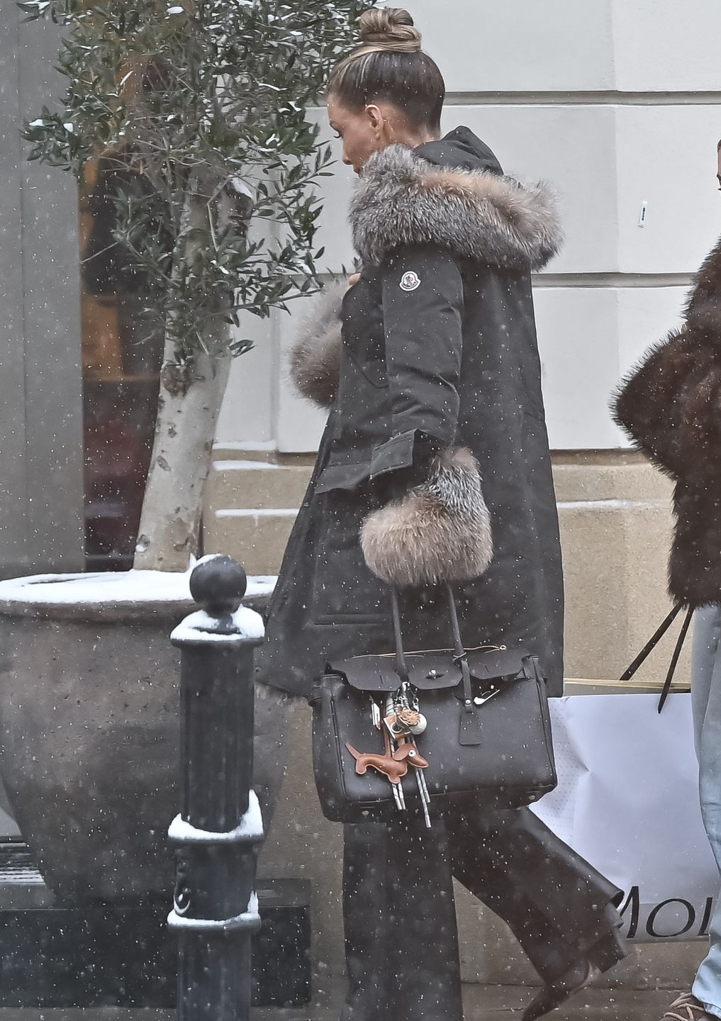 Odpicowana Małgorzata Rozenek pędzi do jubilera