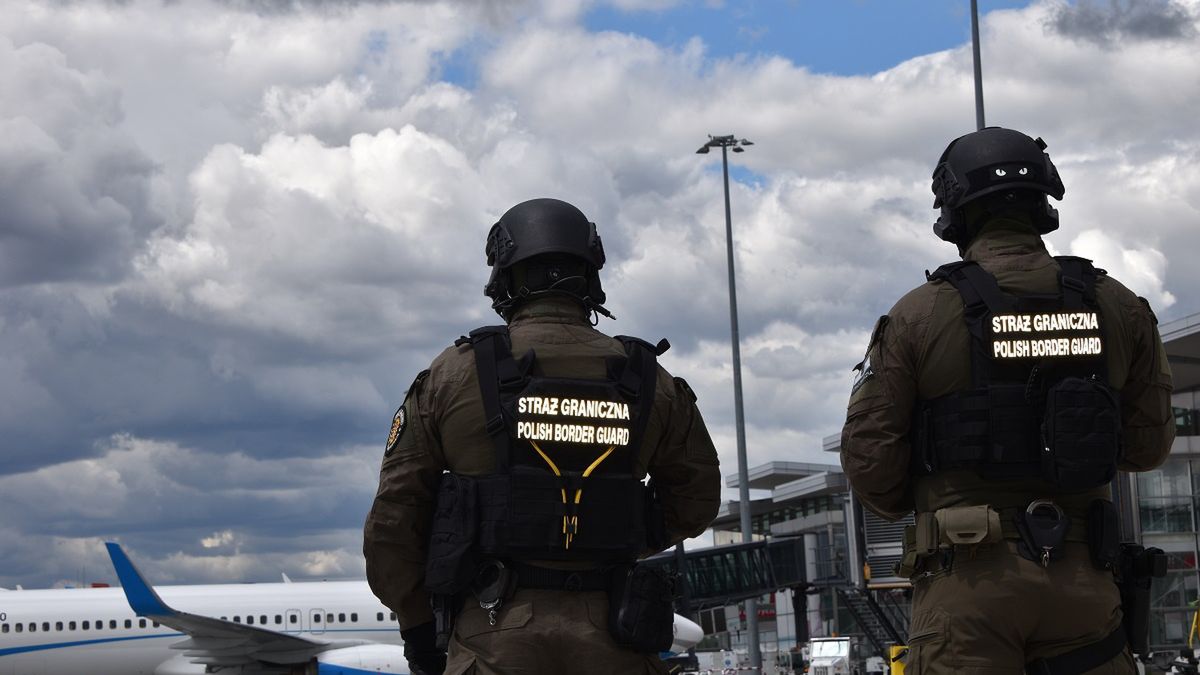 Straż Graniczna dysponuje oddziałami interwencji specjalnych. To one zajmują się agresywnymi pasażerami