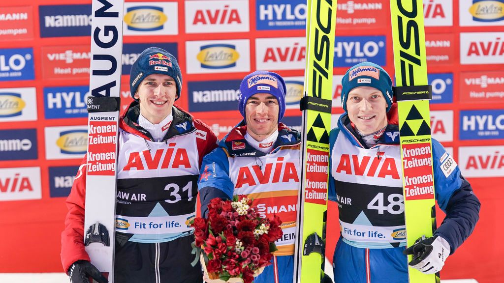 Getty Images / Vianney Thibaut/NordicFocus / Na zdjęciu od lewej: Daniel Tschofenig, Stefan Kraft i Jan Hoerl