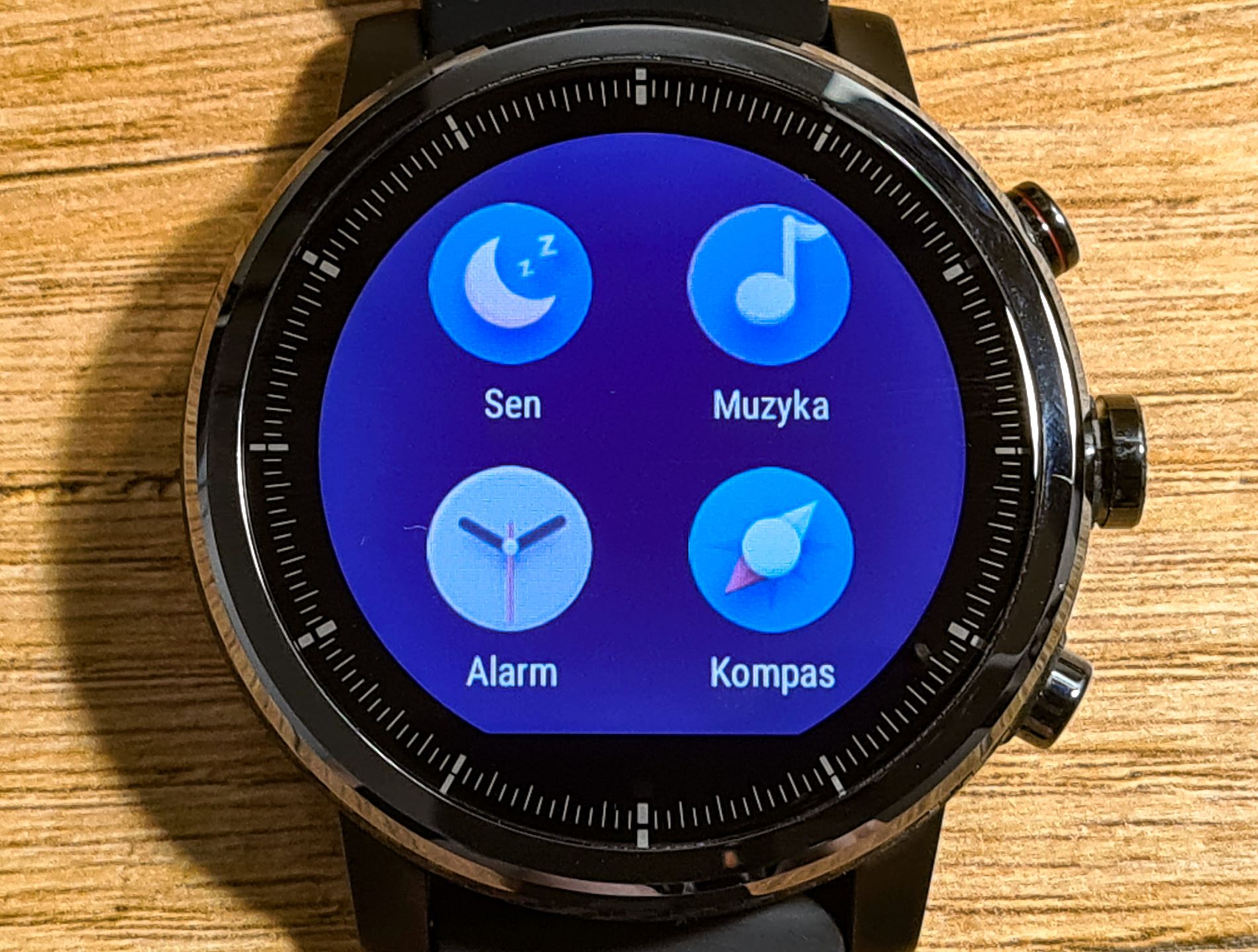 Test Amazfit Stratos: Solidny średniak nie tylko dla sportowców 15