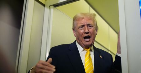 Sztabka złota i Rolex. Tak Szwajcarzy udobruchali Trumpa