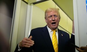 Sztabka złota i Rolex. Tak Szwajcarzy udobruchali Trumpa