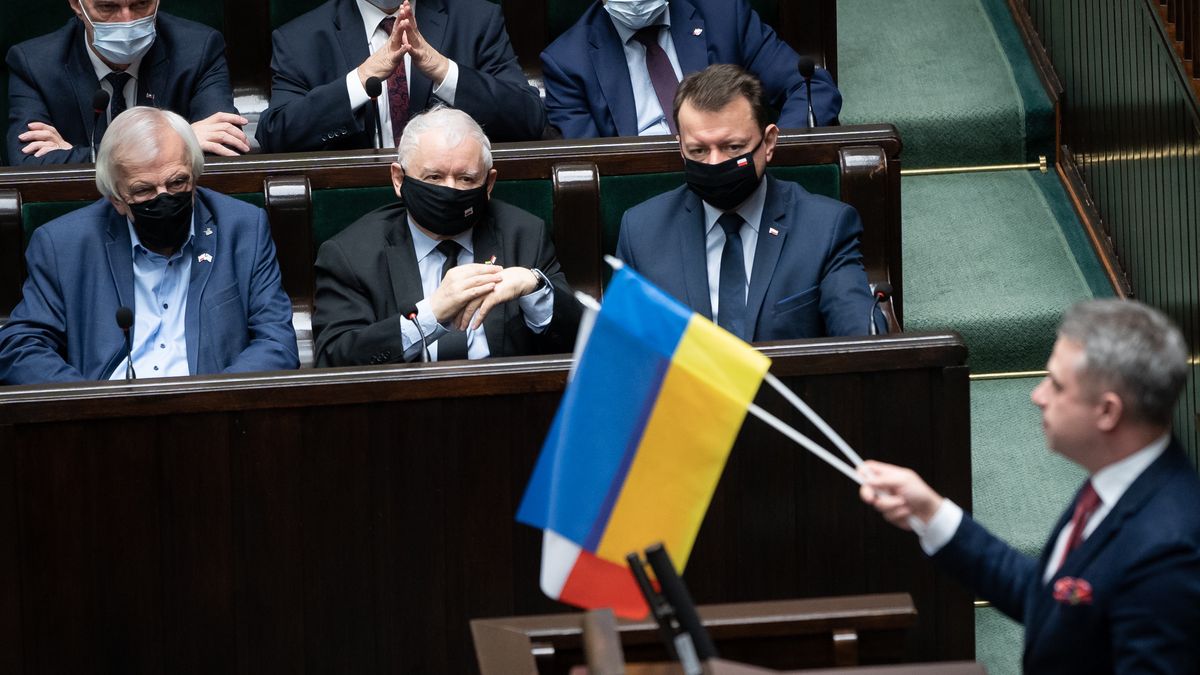 Krzysztof Gawkowski (front), Leader of the Polish Law and Justice (PiS) ruling party Jaroslaw Kaczynski (back, C), Polish Deputy Sejm Speaker Ryszard Terlecki (back, L) and Polish Defense Minister Mariusz Blaszczak (back, R) during the 50th session of the Sejm (lower house of Polish Parliament) in Warsaw, Poland on March 8, 2022 (Photo by Mateusz Wlodarczyk/NurPhoto via Getty Images)