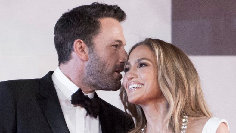 Jennifer Lopez i Ben Affleck debiutują ze swoją MIŁOŚCIĄ na czerwonym dywanie Festiwalu w Wenecji (ZDJĘCIA)