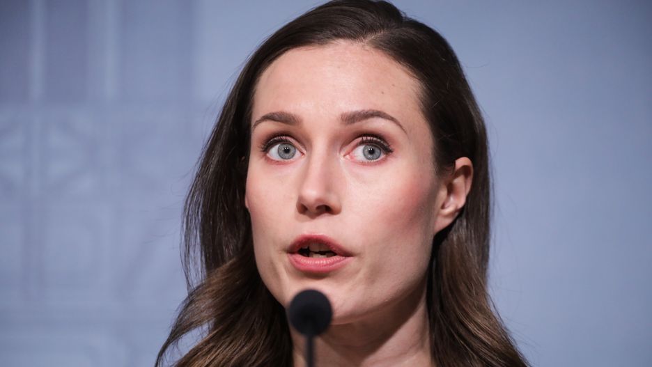 Helsinki, Finlandia, 20.11.2022. Premier Finlandii Sanna Marin podczas konferencji prasowej po spotkaniu z premierem Mateuszem Morawieckim w rezydencji fińskiej premier Kesaranta w Helsinkach, 20 bm. Premier Mateusz Morawiecki przebywa z wizytą w Finlandii. (sko) PAP/Albert Zawada