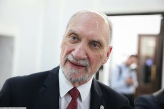 Macierewicz odcięty od milionów. Uważa, że to "bezprawne"