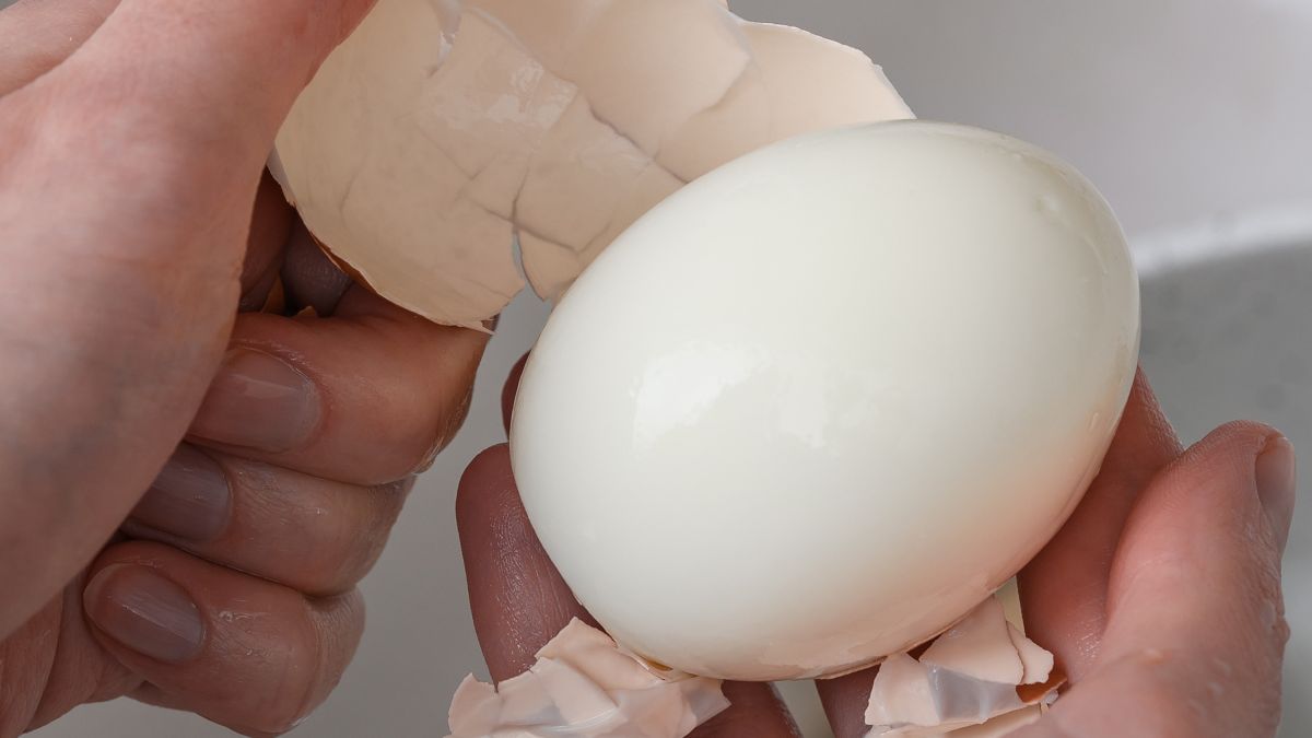 Jest wiele trików na obieranie jajek