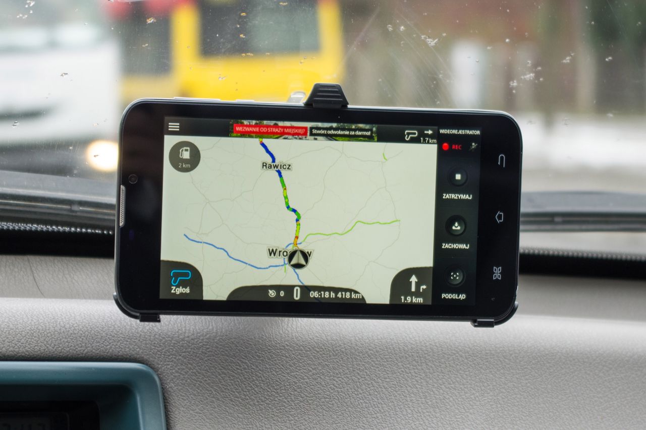 Yanosik DVR – komunikator, wideorejestrator i prawie nawigacja