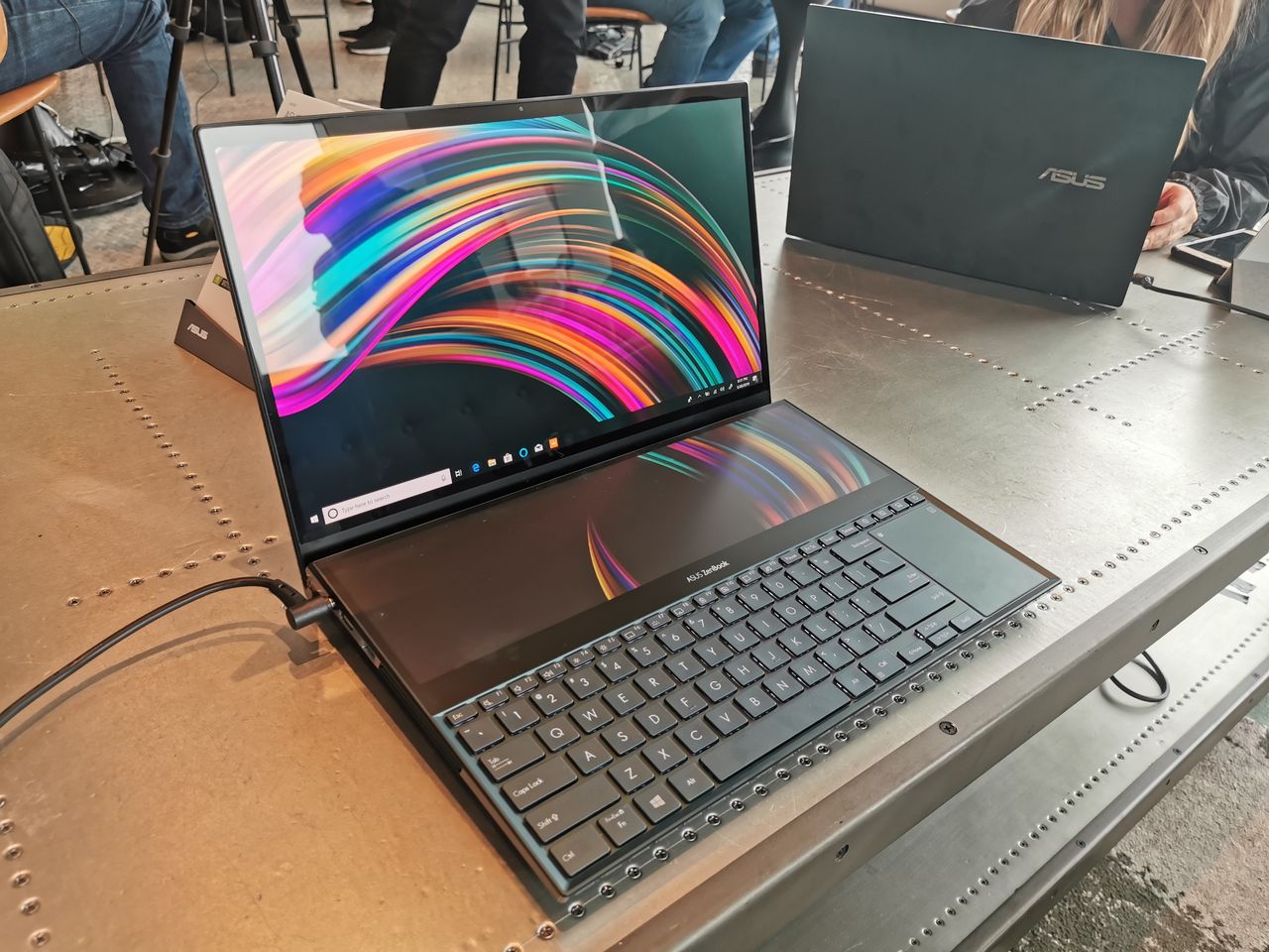 ASUS ZenBook z dwoma ekranami, fot. Bolesław Breczko.