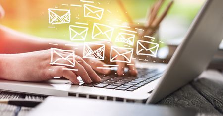 "Zhakowałem tę skrzynkę e-mail". Pomysł na szantaż, wykorzystujący słabości interfejsów