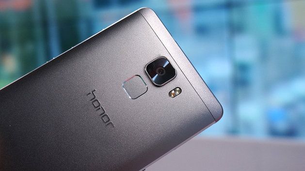 Honor 7 Enhanced Edition oficjalnie. Ta wersja powinna się pojawić na samym początku 1