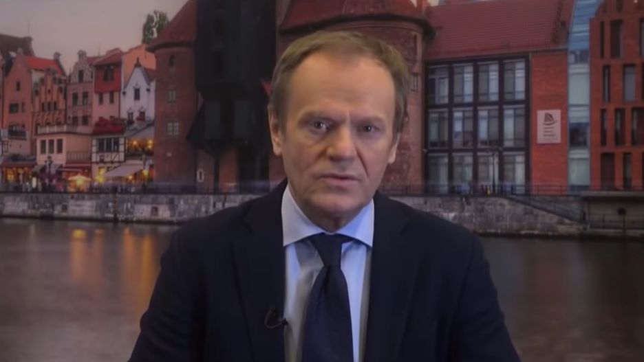 Donald Tusk mówiący "fur Deutschland" został pokazany w TVP już ponad sto razy