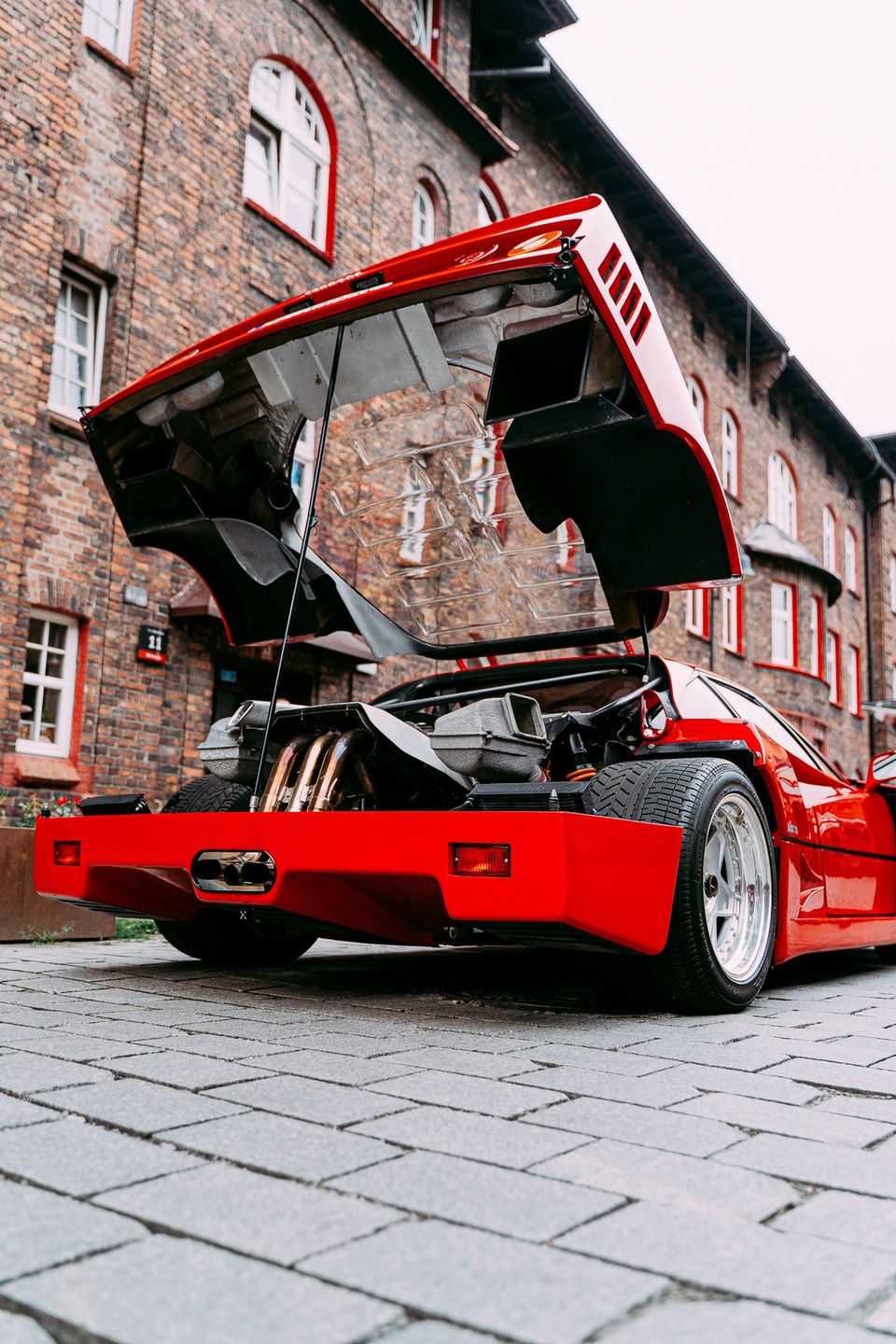 Ferrari F40 w Ferrari Katowice (1990)