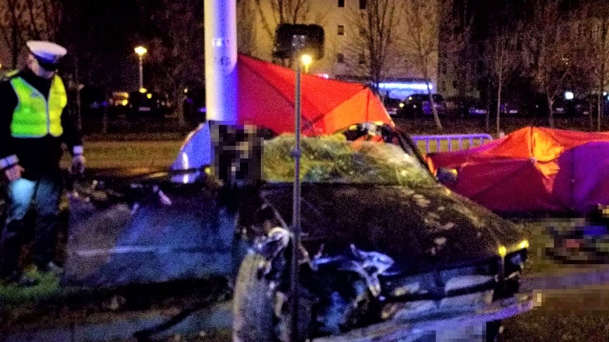 W wyniku wypadku śmierć na miejscu poniosły trzy osoby 