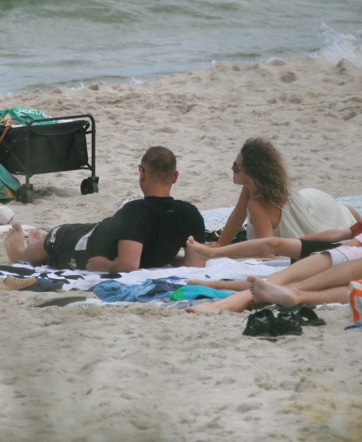 Monika Mrozowska dokazuje na plaży z nowym partnerem 