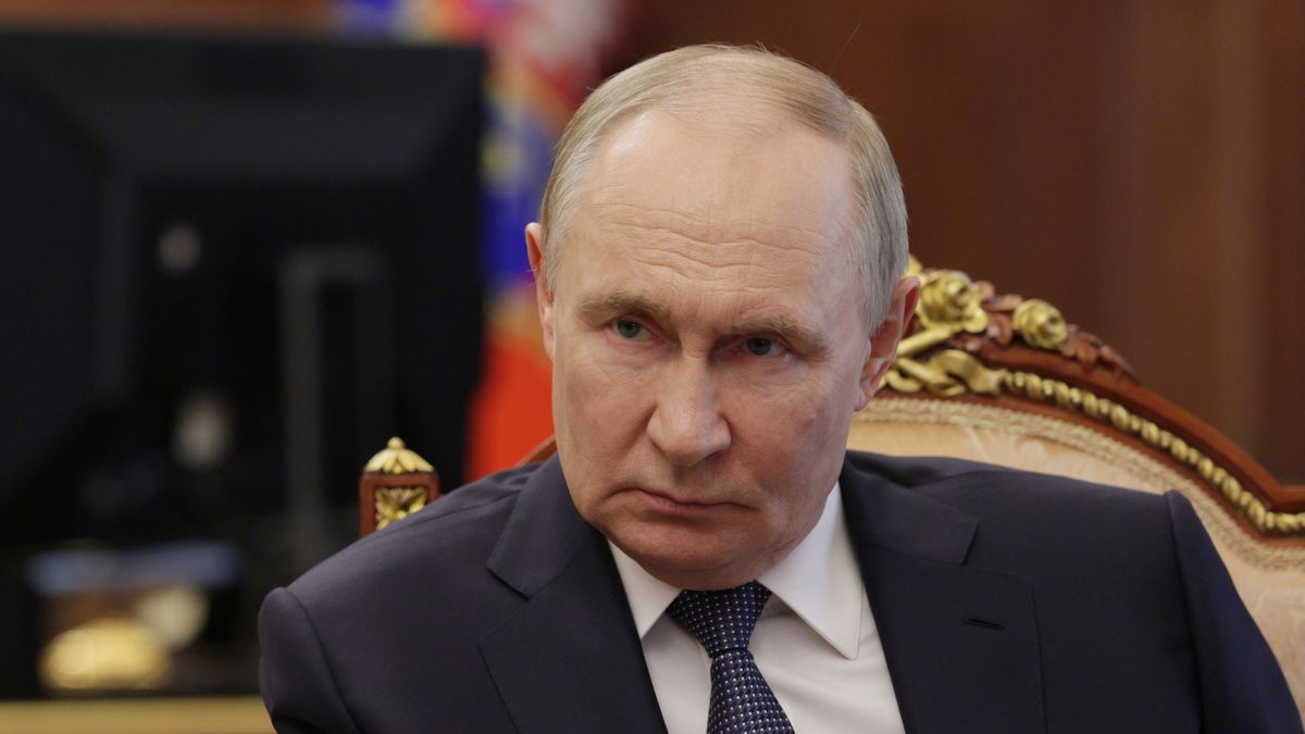 Russian President Vladimir Putin meets with Belgorod Region Governor Vyacheslav Gladkov
epa12232099 Russian President Vladimir Putin meets with Belgorod Region Governor Vyacheslav Gladkov at the Kremlin in Moscow, Russia, 11 July 2025.  EPA/MIKHAIL METZEL / SPUTNIK / KREMLIN / POOL MANDATORY CREDIT 
Dostawca: PAP/EPA.
MIKHAIL METZEL / SPUTNIK / KREMLIN / POOL
government, politics, diplomacy, conflicts, war