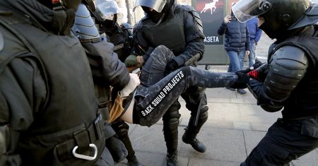 Chciała pochwalić Władimira Putina. Została zatrzymana
